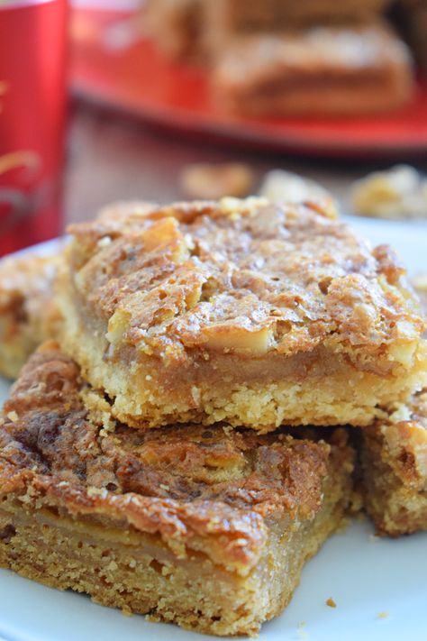 Maple Walnut Brownies, Maple Walnut Bourbon Bars, Maple Walnut Desserts, Maple Walnut Bars, Maple Recipes Baking, Butterscotch Walnut Bars, Walnut Deserts, Walnut Bars Recipes, Maple Walnut Cookies