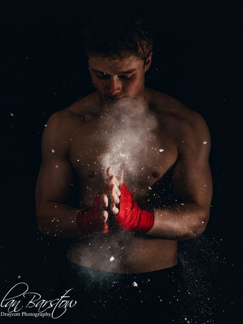 Boxing Photoshoot Male, Boxing Editorial, Boxer Pose, Boxing Poses, Boxing Photoshoot, Boxing Photography, Chalk Photography, Boxing Photos, Boxer Training