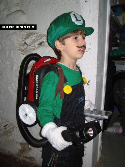 Funny Kids Costumes, Luigi Cosplay, Female Halloween Costumes, Disneyland Costumes, Funny Kid Costumes, Funny Christmas Cartoons, Hunter Costume, Luigi Costume, Box Costumes