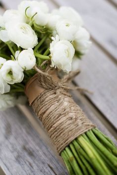 photo 2 see more at http://www.wantthatwedding.co.uk/?p=42845 Ranunculus Wedding Bouquet, Rustic Wedding Groomsmen, Apartment Wishlist, Bouquet Champetre, Vintage Bouquet Wedding, Jackson Hole Wedding, Apartment Chic, Rustic Wedding Bouquet, Rustic Bouquet