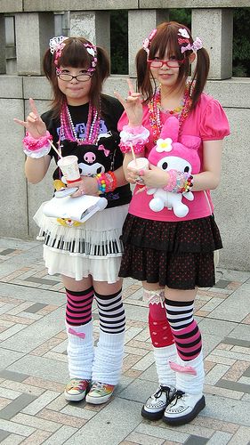 young decora Harajuku Decora, Decora Fashion, Harajuku Street Fashion, Japanese Street Style, Estilo Harajuku, Harajuku Tokyo, Fashion For Teens, Kei Visual, Harajuku Fashion Street