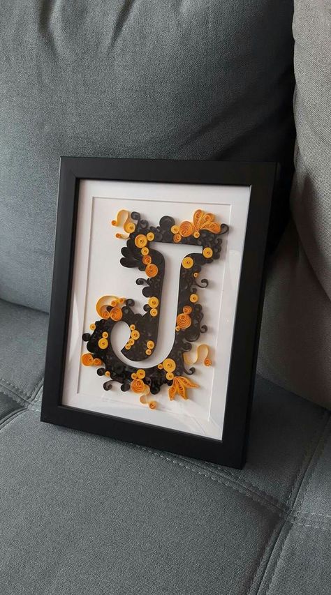 Quilling On Canvas, Art Gallery Pics, Quilling Photo Frames, Quilling For Beginners, Alphabet Frames, Quilling Letters, Aesthetic Profile Picture Cartoon Soft, Paper Quilling For Beginners, Chinese Crafts