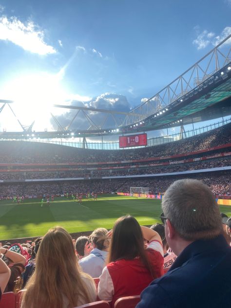 Arsenal Aesthetic, Arsenal Stadium Aesthetic, Igs Ideas, Arsenal Match, Arsenal Stadium, Stratford London, Arsenal Fans, Football Girlfriend, Arsenal Wfc