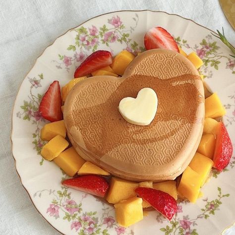 Pancake Aesthetic, Shaped Pancakes, Heart Pancakes, Jungle Aesthetic, Heart Shaped Pancakes, Aesthetic Artsy, Nature Aesthetics, Dreamy Aesthetic, Aesthetic Dark Academia