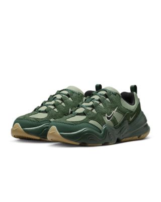 Inspired by early 2000s running, the Tech Hera is here to fulfill all of your chunky sneaker wishes. The wavy lifted midsole and suede accents level up your look while keeping you comfortable. Its durable design holds up beautifully to everyday wear—which is perfect, because you'll definitely want to wear these every day. Shown: Oil Green/Fir/Coconut Milk/Black Style: DR9761-300 Chunky Nike Shoes, Chunky Nike, Nike Tech Hera, Nike Tech, Hold Ups, Chunky Sneakers, Black Style, Early 2000s, Coconut Milk