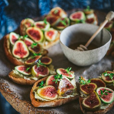 Fig Bruschetta, Fig Appetizer Recipes, Fig Appetizer, European Butter, Farm To Fork, Table Outdoor, Dried Figs, Fresh Figs, Seasonal Ingredients