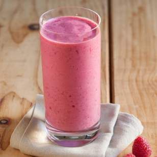 Yogurt & Fruit Smoothie | This easy smoothie recipe calls for just three ingredients and will work with just about any fruit or juice you have on hand. Yogurt And Frozen Fruit, Recipes With Yogurt, Fruit Yogurt Smoothies, Banana Protein Smoothie, Paleo Snack, Smoothie Recipes With Yogurt, Healthy Bowl, Blueberry Banana Smoothie, Smoothie Fruit