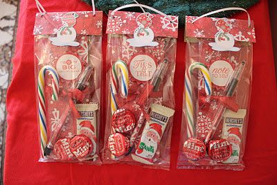 Classmate Christmas Gifts, Kids Christmas Treats, Class Christmas Gifts, Diy Christmas Treats, Nana Christmas, Christmas Goodie Bags, Students Christmas, Christmas Candy Gifts, Christmas Candy Bag