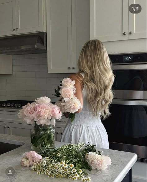 Soft Feminine Aesthetics, Soft Life Era, A Soft Life, Femininity Tips, Feminine Vibes, Divine Feminine Spirituality, Soft Life, Rich Girl Lifestyle, Flower Therapy