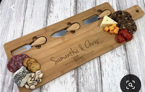 Gift Charcuterie Board, Cheese Board Wedding, Memorable Wedding Gifts, Personalized Cheese Board, Charcuterie Cheese, Board Wedding, Charcuterie And Cheese Board, Cheese Boards, Charcuterie Board