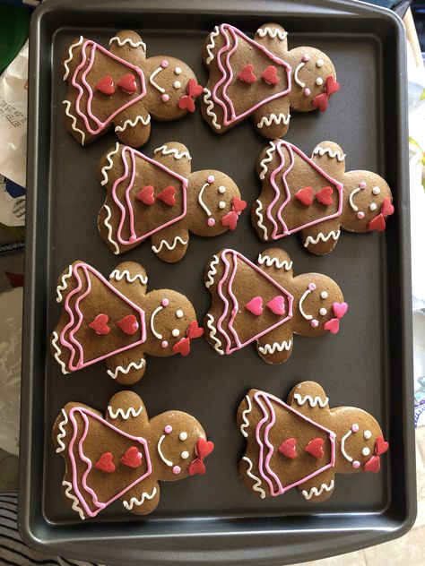 Girl Gingerbread Cookies, Gingerbread Girl Cookie, Gingerbread Woman, Gingerbread Design, Gingerbread Cookies Decorated, Girl With Pigtails, Christmas Treats Boxes, Games Night, Gingerbread Lady