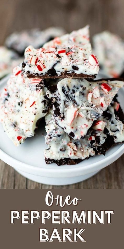 Oreo Peppermint Bark, Chocolate Cheesecake Pie, Holiday Desserts Halloween, Pumpkin Chocolate Cheesecake, Easy Holiday Desserts Christmas, Holiday Desserts Thanksgiving, Bark Candy, Oreo Bark, Peppermint Bark Recipes