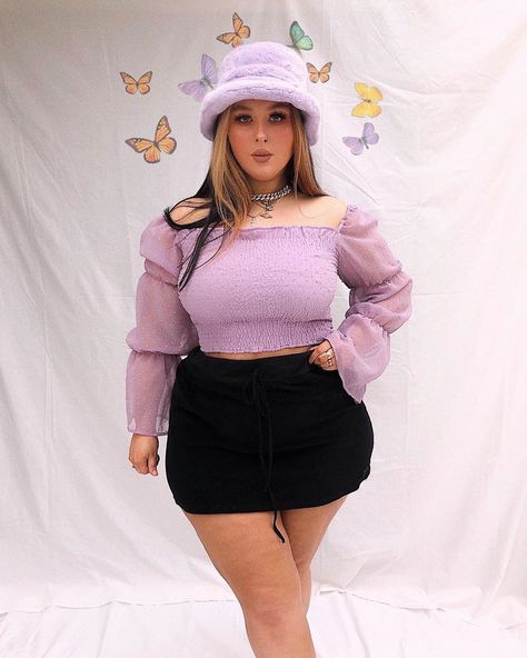 Holly | Plus Size Fashion on Instagram: “Feelin cute or whutevvvvurrrr🌸🌸🦋🦋🦋✨✨✨🌸🌸 Top: @boohoo #queensoncampus #ad” Plus Size Aesthetic, Plus Size Aesthetic Outfits, Chubby Girl Outfits, Outfit Ideas October, Valentine's Outfit, Looks Pinterest, Chubby Fashion, Aesthetic Outfit Ideas, Teenager Outfits