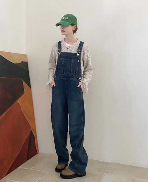 Dark Blue Overalls Outfit, Trendy Baggy Dark Wash Overalls, Korean Dungarees Outfit, Blue Dungarees Outfits, Blue Baggy Overalls, Baggy Dark Wash Cotton Overalls, Jumper Pants Outfit Denim Korean, Oversized Overalls, Blue Dungarees