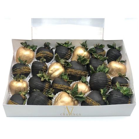 Black Strawberries Chocolate Covered, Black And Gold Chocolate Strawberries, Black And Gold Strawberries, Chocolate Covered Strawberries For Him, Desert Boxes, Gold Strawberries, Black Strawberries, Boyfriends 21st Birthday, Strawberries Bouquet