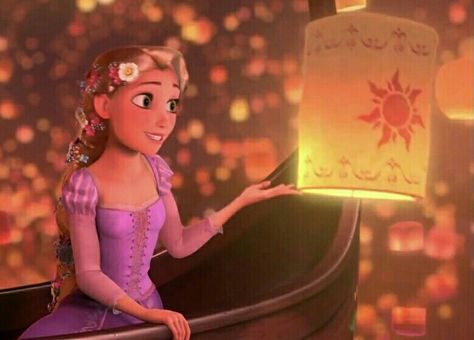 Rapunzel touching her parents Lantern. Rapunzel Movie, Disney Moments, Dreamworks Movies, Disney Icons, Princess Rapunzel, Tangled Rapunzel, Disney Rapunzel, Princess And The Frog, Disney Princess Wallpaper