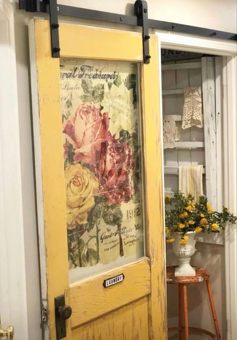 Upcycle Door, Repurposed Doors, Old Door Projects, Old Window Projects, Diy Screen Door, Blue Front Door, Repurposed Decor, Door Crafts, Doors Repurposed