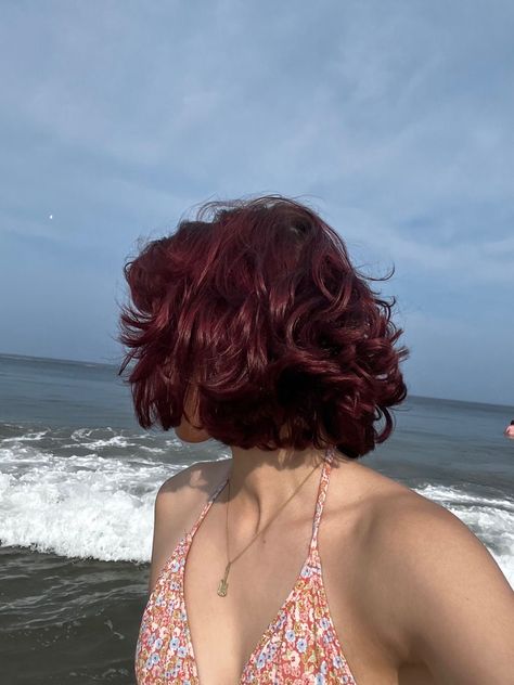 Short Wavy Red Hair, Red Hair Beach, Short Red Curly Hair, Short Dark Red Hair, Red Hair Summer, Red Wavy Hair, Burgandy Hair, Red Hair Girl, Hair Lifestyle