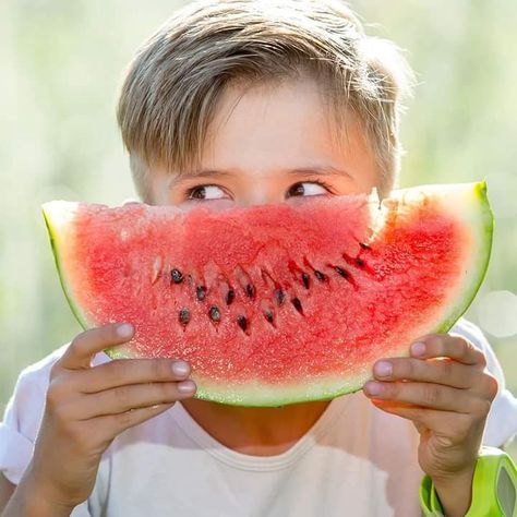 Sleepover Birthday, Eating Watermelon, Rapunzel Party, Food Art Photography, Watermelon Seeds, Fresh Watermelon, Summer Watermelon, Happy Today, Summertime Fun