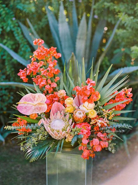 We are loving the lemon yellows, bold reds, and just alllll the colors in this gorgeous wedding in Palm Springs, California. Inspired by their travels and heritage, this couple created the most beautiful and colorful wedding in the California desert. Palm Springs Party, Smog Shoppe Wedding, Modern Flower Arrangements, Palm Springs Wedding, Hawaiian Wedding, Fresh Flowers Arrangements, Desert Wedding, Wedding Los Angeles, Wedding Mood