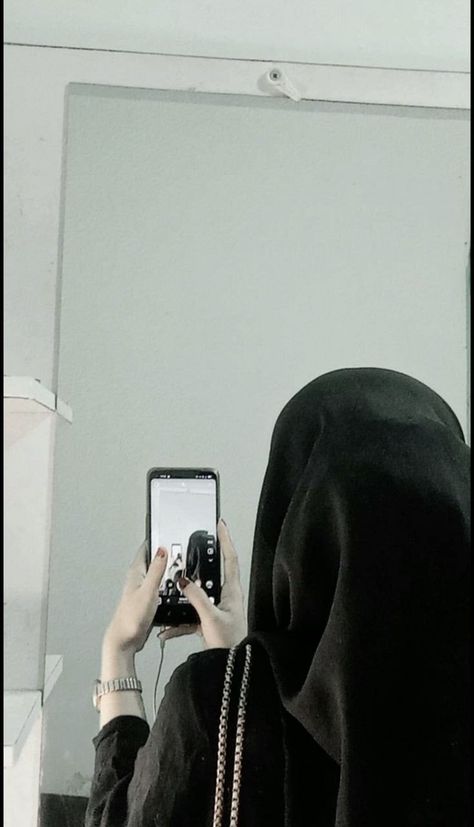 Random Selfie, Selfie Hijab, Student Outfit, Easy Hairstyle Video, Short Mehndi Design, Muslimah Photography, Womens Pants Design, Good Photo Editing Apps, Girls Mirror