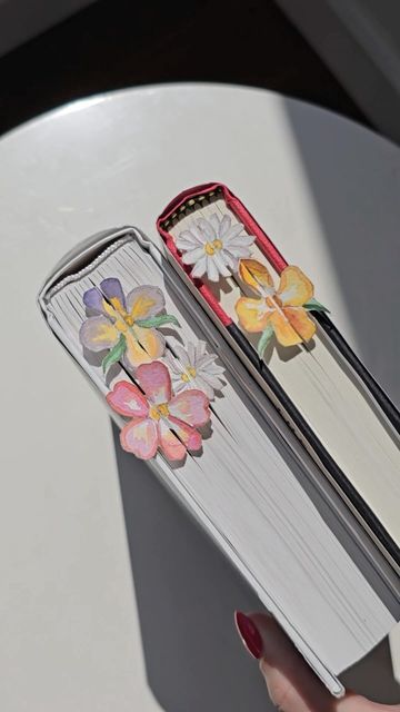 Bookmark Making, Flower Bookmarks, Diy Bookmark, Watercolor Beginner, Mini Bouquet, Flower Bookmark, Natural Pigments, How To Make Bookmarks, Paper Ribbon