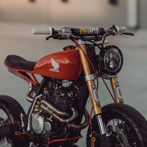 Honda Xr400, Cb 250 Twister, Honda Dominator, Custom Bikes Cafe Racers, Brat Bike, Cafe Racer Moto, Honda Scrambler, Track Motorcycle, Tracker Motorcycle