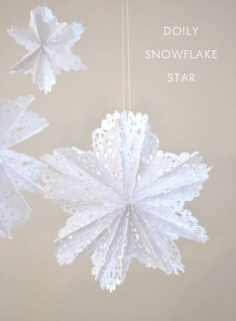 Make 3-dimensional snowflakes from doilies. Coffee Filters Snowflakes, Paper Doily Crafts, How To Make Snowflakes, 3d Snowflakes, Doilies Crafts, Snowflake Garland, Paper Snowflake, Handprint Craft, Paper Doilies