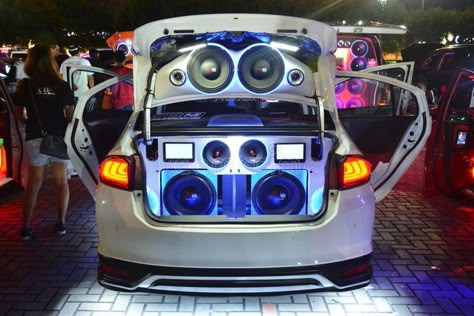 Car Sound System, Truck Speakers, Best Sound System, Sound System Car, Car Speakers System, Big Speakers, Dog Tree, Sound Installation, Beach Tattoo