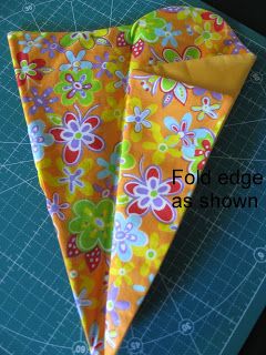 Vicki's Fabric Creations: Folded Fabric Scissor Holder-Rounded Top Version Scissor Case Tutorial, Scissor Case Pattern, Scissor Pouch, Interesting Crafts, Charm Pack Quilt, Scissor Holders, Scissor Case, Scrap Fabric Projects, Folded Fabric