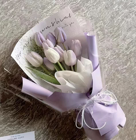 Purple And White Tulip Bouquet, Iris And Tulip Bouquet, Purple Bouquet Aesthetic, Purple Flower Bouquet Aesthetic, Light Purple Tulips, Tulip Bouquet Arrangement, Tulips Bouquet Aesthetic, Tulip Bouquet Purple, Flower Bouquet Purple