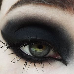 Swag Makeup, Halloween Tattoo, Black Eyeshadow, Gothic Makeup, Goth Makeup, Dark Makeup, Backgrounds Wallpapers, Eye Makeup Art, Matte Eyeshadow