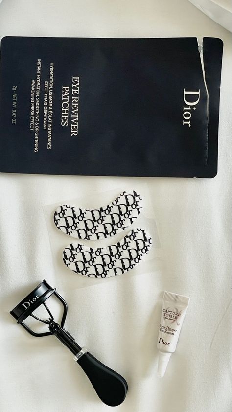 DIOR BACKSTAGE LASH CURLER and eyepatch Dior Lash Curler, Lash Curler Aesthetic, Eyepatch Aesthetic, Soft Girl Makeup, Dior Backstage, Lash Curler, Perfect Skin Care Routine, Dior Makeup, Fancy Makeup