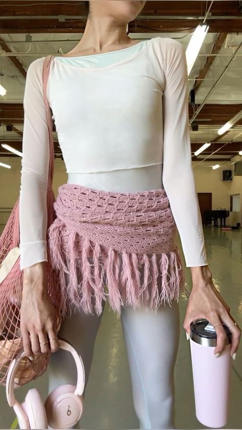 Ballet Leotard Outfit, Adult Ballet Aesthetic, Ballet Knitwear, Dancer Outfits Aesthetic, Aesthetic Pink Skirt, Pink Ballet Aesthetic, Home Ballet Studio, Ballet Class Outfit, Ballet Cardigan