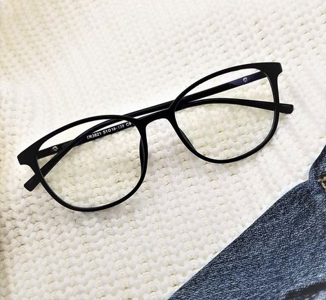 Black Framed Glasses Women, Blue Lens Glasses, Black Blue Light Glasses, Blue Light Blocking Glasses, Black Frame Glasses Women, Black Glasses Women, Black Glasses Frames Woman, Black Glasses Aesthetic, Cute Blue Light Glasses