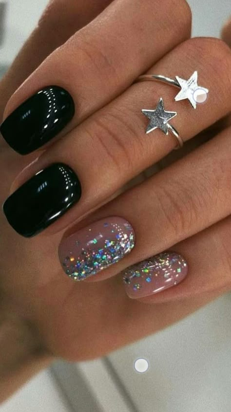 Short Nails Ideas New Year, Sparkly Nails For New Years, New Year’s Nails Short, New Years Nails 2023 Short, Nye Nails Gel, Cute New Years Nails Short, Short Nye Nails, Short Nails New Years, Sylwester Nails