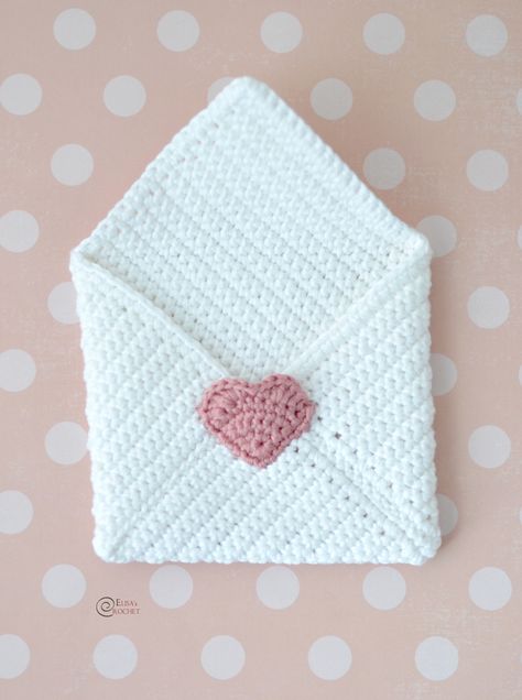 Envelope Crochet, Valentine Letter, Amigurumi Easy, Crochet Valentines, Valentines Envelopes, Crochet Valentine Patterns, Valentines Letter, Crochet Border Patterns, Heart Envelope