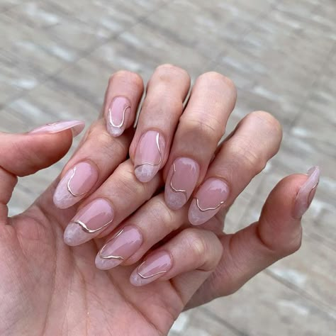 Chrome Nails With Accent Nail, Nailbayo Nail, Chrome Detail Nails, Nails Set Ideas, Rose Quartz Nails, Quartz Nails, Bus Stops, Quartz Nail, Nail Room