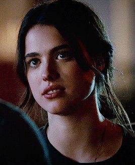 Margaret Qualley Daily Margaret Qualley Aesthetic, Female Face Claims Gifs, Feminine Face, Margaret Qualley, Gif Images, Wattpad Stories, Elizabeth Olsen, Book Inspiration, Wizarding World