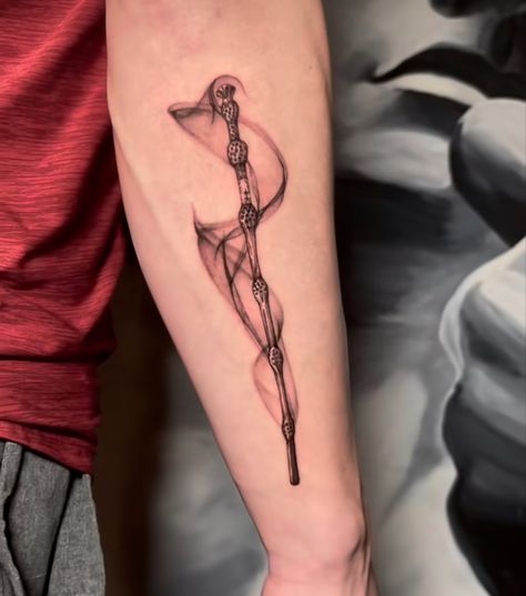 Harry Potter Elder Wand Tattoo, Crystal Wand Tattoo, Harry Potter Spells Tattoo, Dumbledore Wand Tattoo, Wand Tattoo Harry Potter, Harry Potter Fine Line Tattoo, Elder Wand Harry Potter, Dramione Tattoo, Elder Wand Tattoo