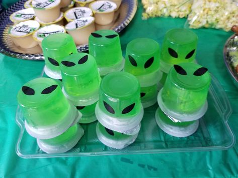 Alien Birthday party Cowgirls And Aliens Party, Alien Party Favors, Alien Party Snacks, Alien Birthday Decorations, Alien Gender Reveal, Space Alien Birthday Party, Space Themed 21st Birthday Party, Alien Jello Shots, Aliens Birthday Party