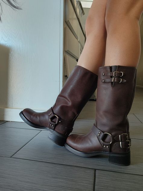 These steve madden boots are similar to the miumiu, harley, and zara moto boots. They're so comfortable and size wise I'm an 8 and got an 8.5 Steve Madden Astor Boot, Steve Madden Brown Boots, Steve Madden Moto Boots, Steve Madden Moto Boots Outfit, Miumiu Boots, Steve Madden Boots Outfit, Madden Girl Boots, Madden Boots, Funky Shoes