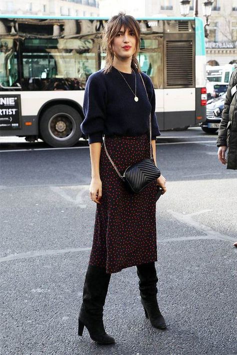 Designer bag / street style fashion / #fashion #womensfashion #streetstyle #ootd #style #handbag #designerbag #luxury / Pinterest: @fromluxewithlove Parisian Fall Outfits, Jeanne Damas Style, Burgundy Midi Skirt, Parisian Chic Style, Jeanne Damas, Fashion Week 2018, Mode Chic, Stil Inspiration, Cooler Look