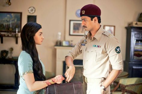 Still from Raazi Raazi Movie, Meghna Gulzar, Pakistani Wear, Patriotic Movies, Vicky Kaushal, Bollywood Music Videos, Bollywood Couples, Indian Photoshoot, Latest Movie