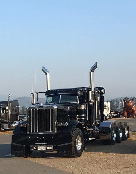 Custom Semi Trucks, Heavy Haul, Freightliner Trucks, Black Truck, Custom Big Rigs, Heavy Duty Trucks, Kenworth Trucks, Peterbilt Trucks, Mack Trucks