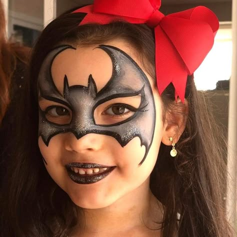 Kids Bat Makeup Halloween, Kid Face Painting Ideas, Halloween Makeup Kids Girls Easy, Face Paint Halloween Kids, Halloween Facepainting Simple, Halloween Makeup Children, Kids Halloween Face Painting, Halloween Make Up For Kids, Face Painting Ideas For Kids Halloween