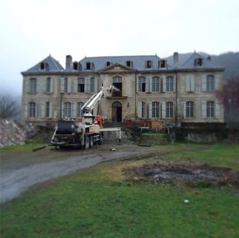 Château Remodel Project - Epic Home Renovation - House Beautiful Ferris Rafauli, Chateau De Gudanes, Home Repair Services, Abandoned Mansions, Chateau France, French Chateau, House Beautiful, Stone Houses, Beautiful Buildings