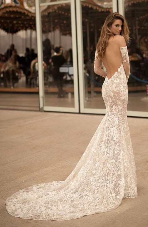 Wedding Dress Royal, Lace And Tulle Wedding Dress, Long Sleeve Wedding Dress Backless, Wedding Dress Fishtail, Fitted Lace Wedding Dress, Chic Prom Dresses, Wedding Dress Low Back, Wedding Dress Ball Gown, Berta Bridal