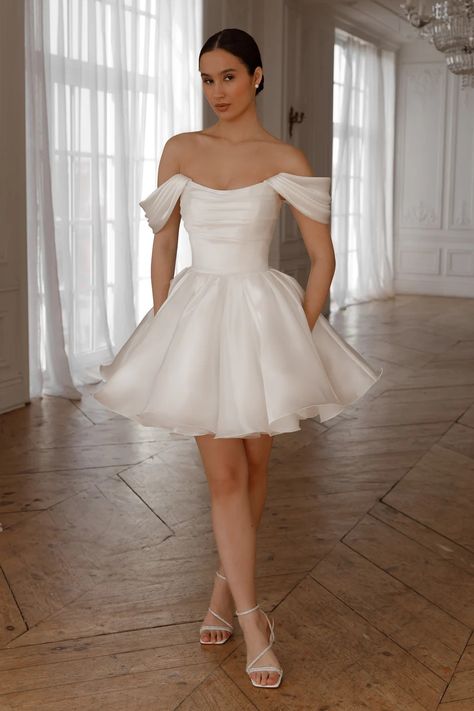 Wedding Reception Ideas Outfit, Bridal Dance Dress, White Cute Dresses Classy, Wedding Party Dresses For Bride Short, Reception Dress Wedding Short, Beach Short Wedding Dress, Short Wedding Dress After Party, After Party Wedding Dress Short Simple, Wedding Dance Dress Short