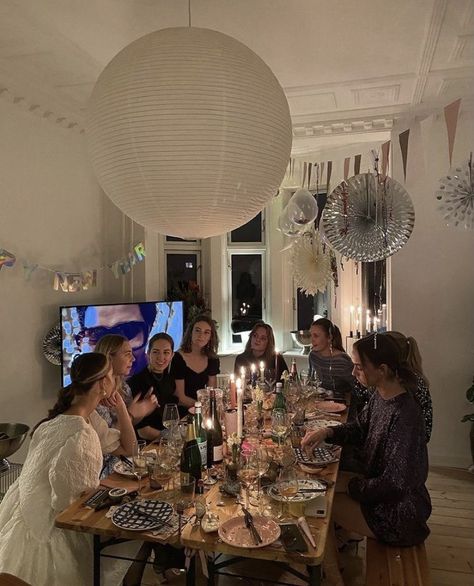 Fest Temaer, Birthday Dinner Party, Bday Girl, Birthday Dinners, 16th Birthday, 18th Birthday, Friend Photos, Nouvel An, Friend Pictures